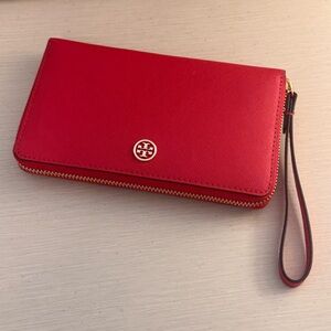 NWT Tory Burch Robinson Smartphone Wristlet Red exterior w/tan interior